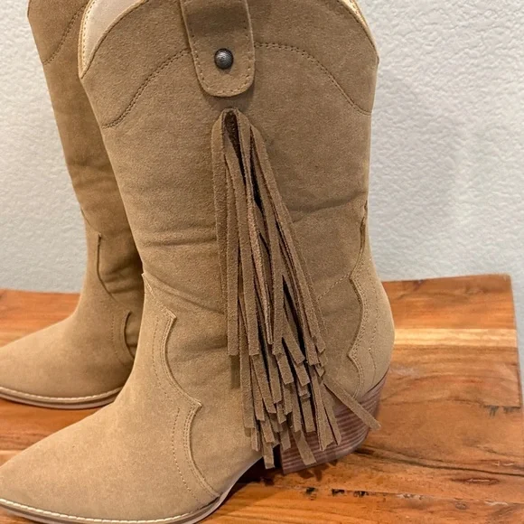 Oasis Society Tan Faux Suede Fringe Western Boots sz 7.5 - Picture 2 of 9